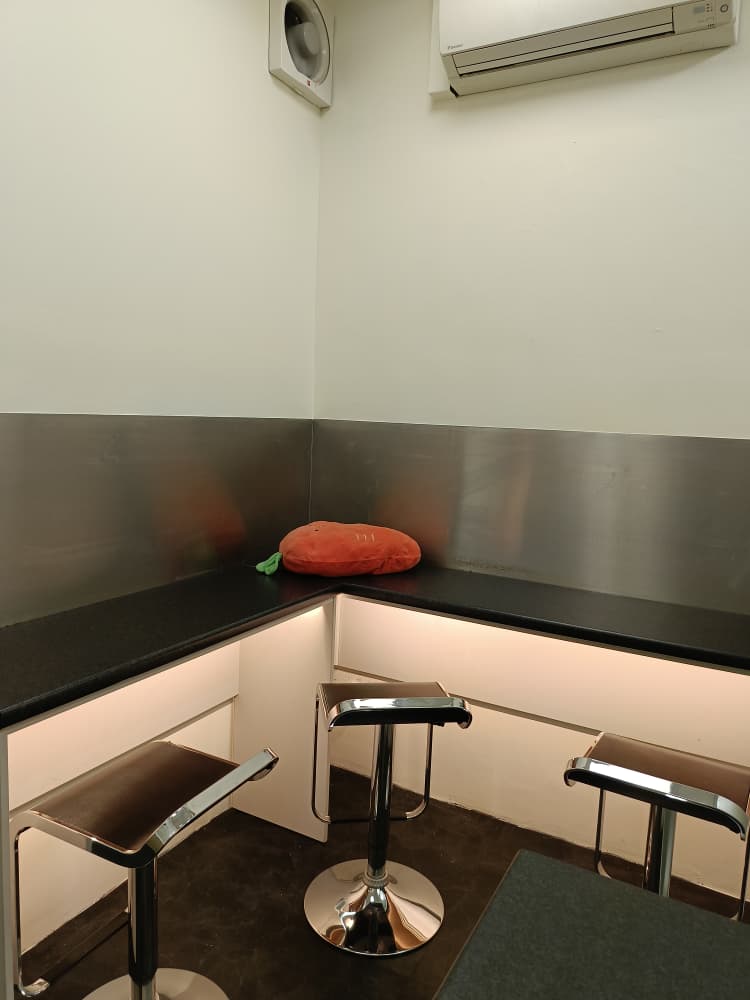 Eating Area (Pantry)